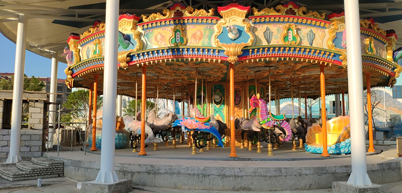 游樂(lè)園必備項(xiàng)目旋轉(zhuǎn)木馬