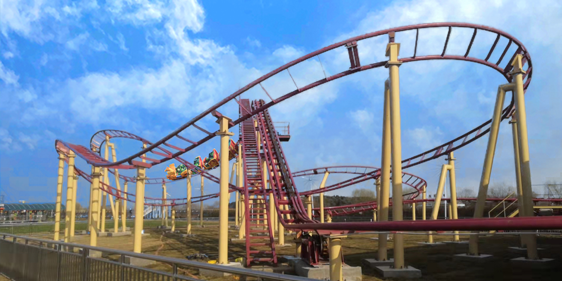 游樂(lè)園標(biāo)志性項(xiàng)目家庭親子過(guò)山車(chē)